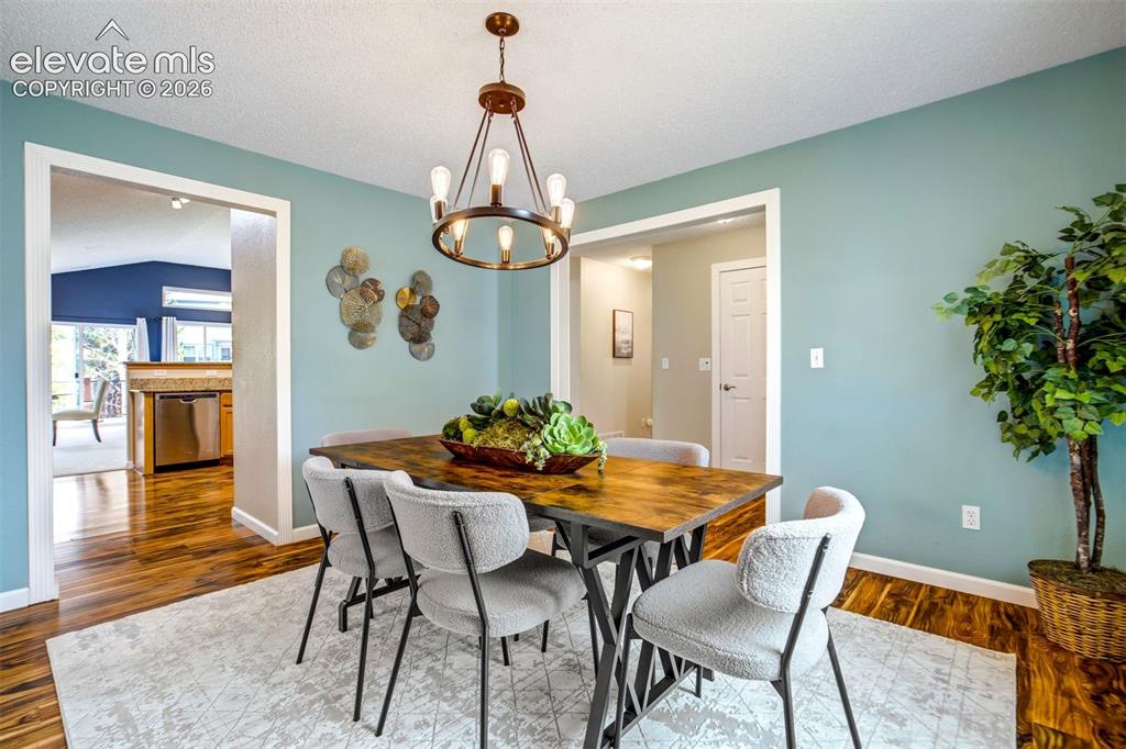 Image 7 of 35: Dining Area
