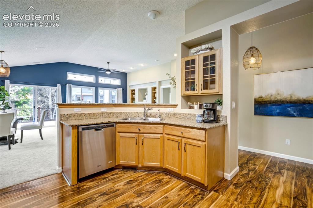 Image 9 of 35: Kitchen
