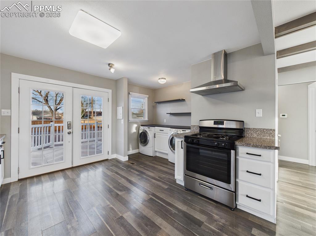 Image 12 of 34: Kitchen