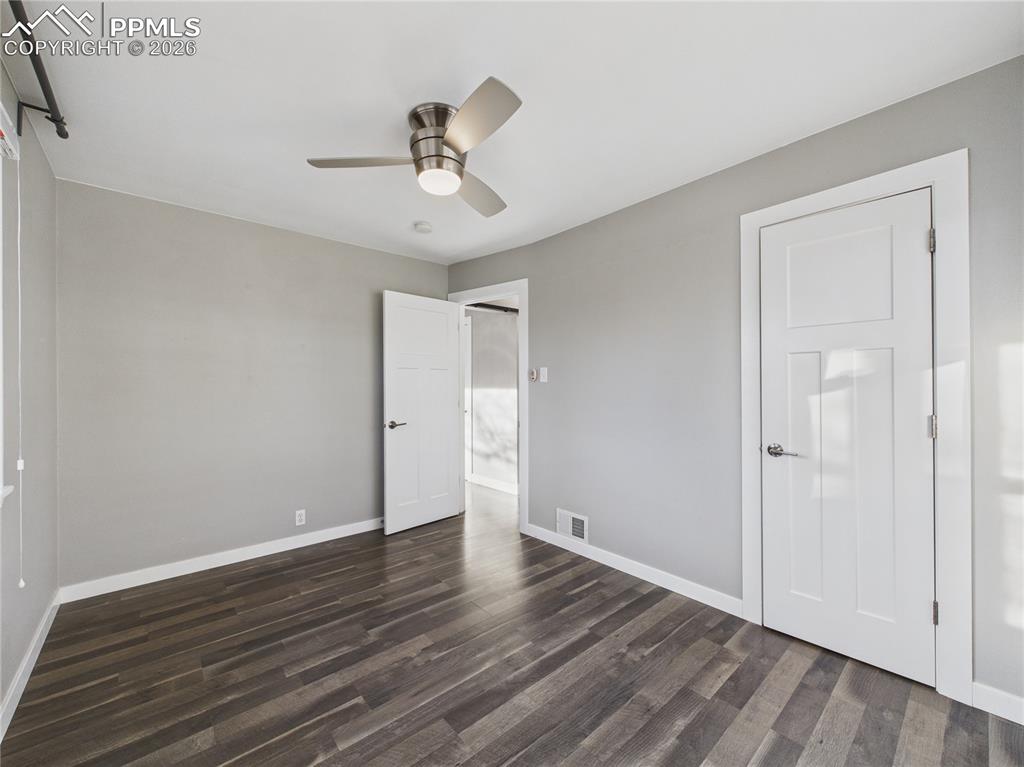 Image 18 of 34: Bedroom