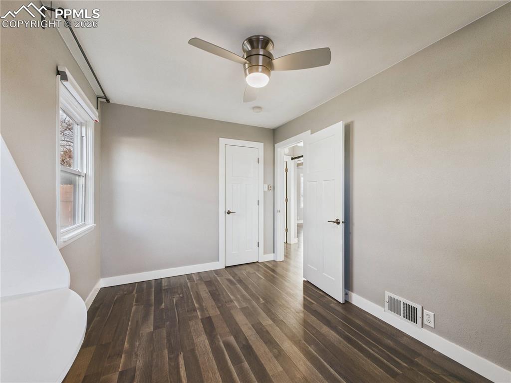 Image 22 of 34: Bedroom