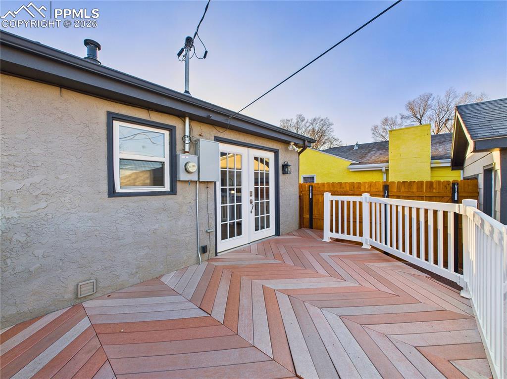 Image 26 of 34: Deck