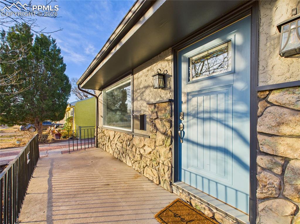 Image 5 of 34: Entry