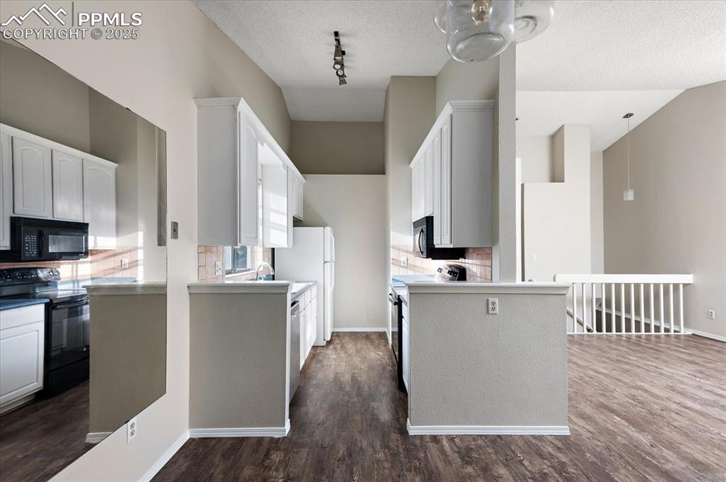 Image 2 of 36: Kitchen