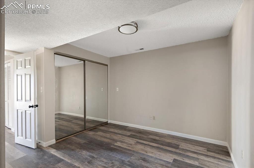 Image 22 of 36: Bedroom