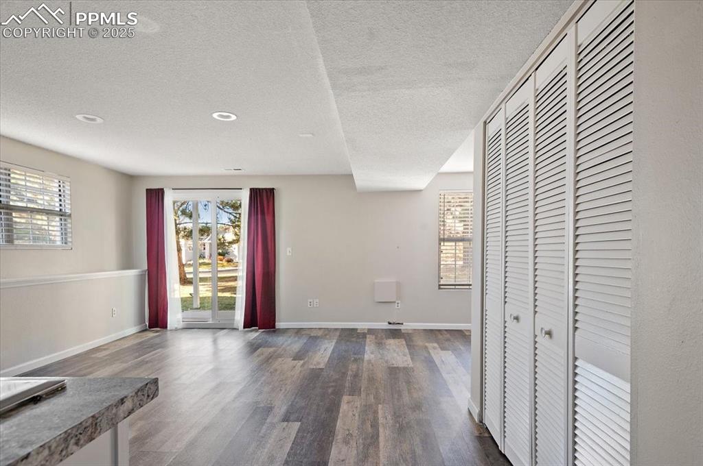 Image 23 of 36: Dining Area