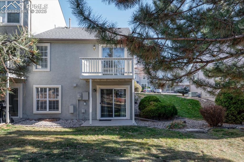 Image 27 of 36: Back of Structure