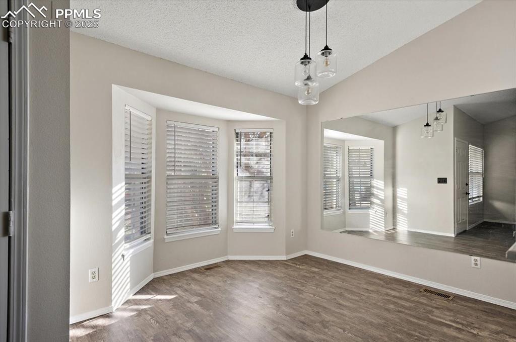 Image 4 of 36: Dining Area