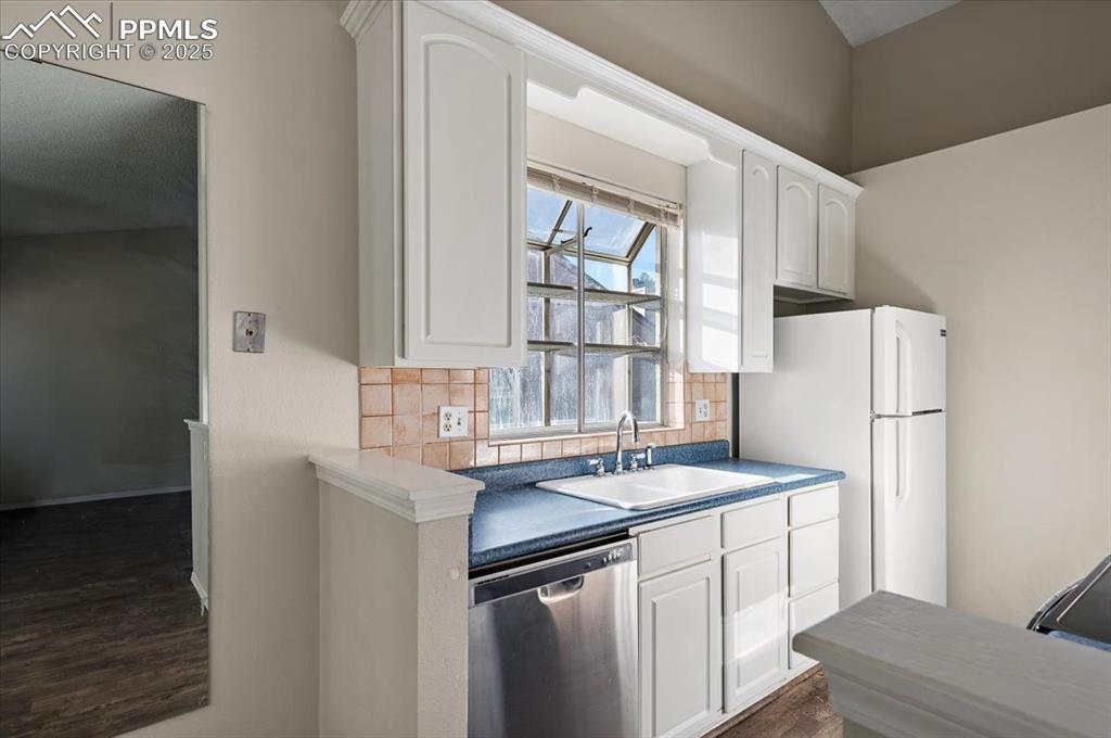 Image 5 of 36: Kitchen