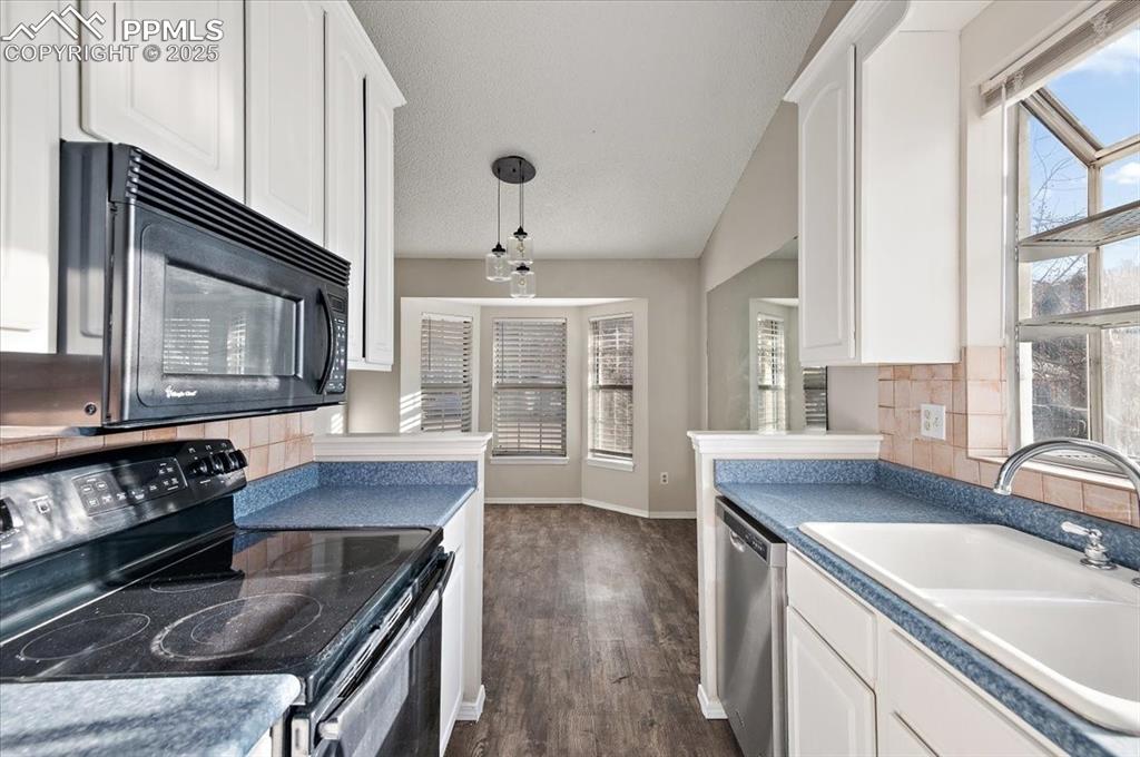 Image 7 of 36: Kitchen