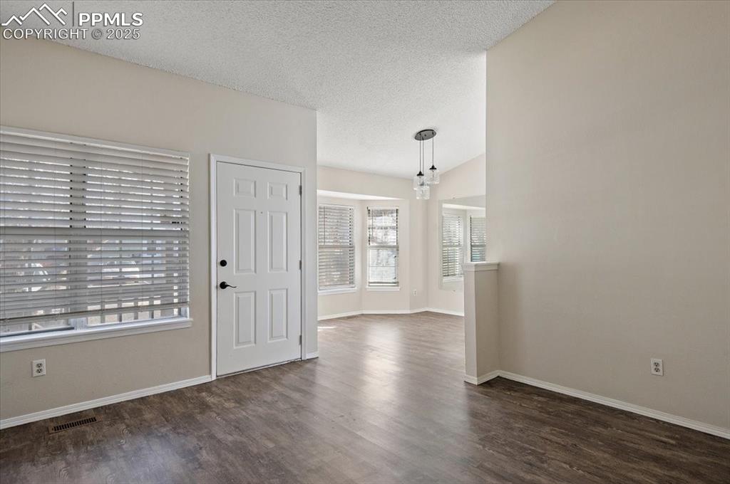 Image 9 of 36: Entry