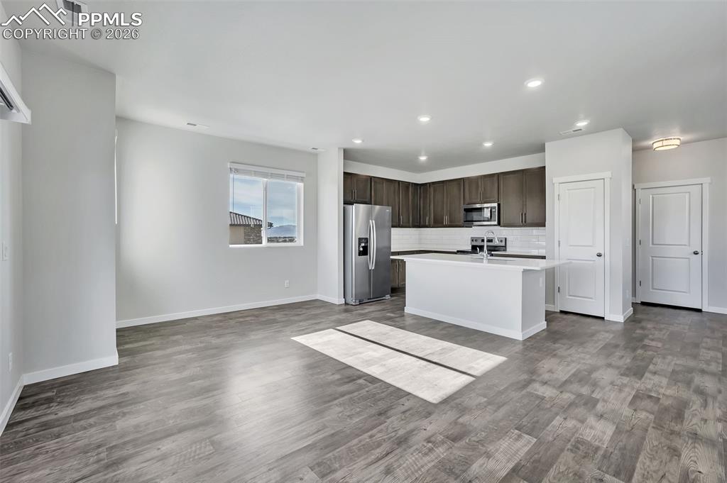 Image 15 of 27: Upper level unit