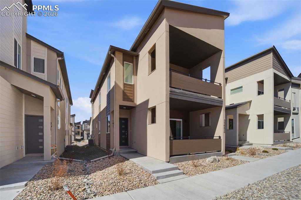 Image 3 of 27: Front of Structure