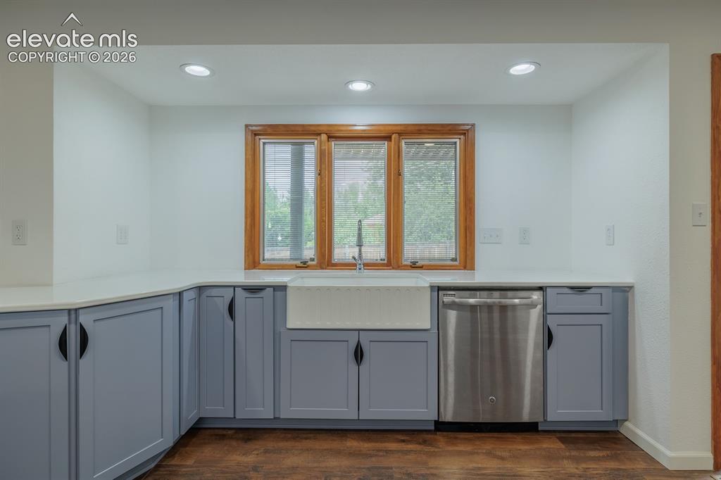 Image 11 of 41: Kitchen
