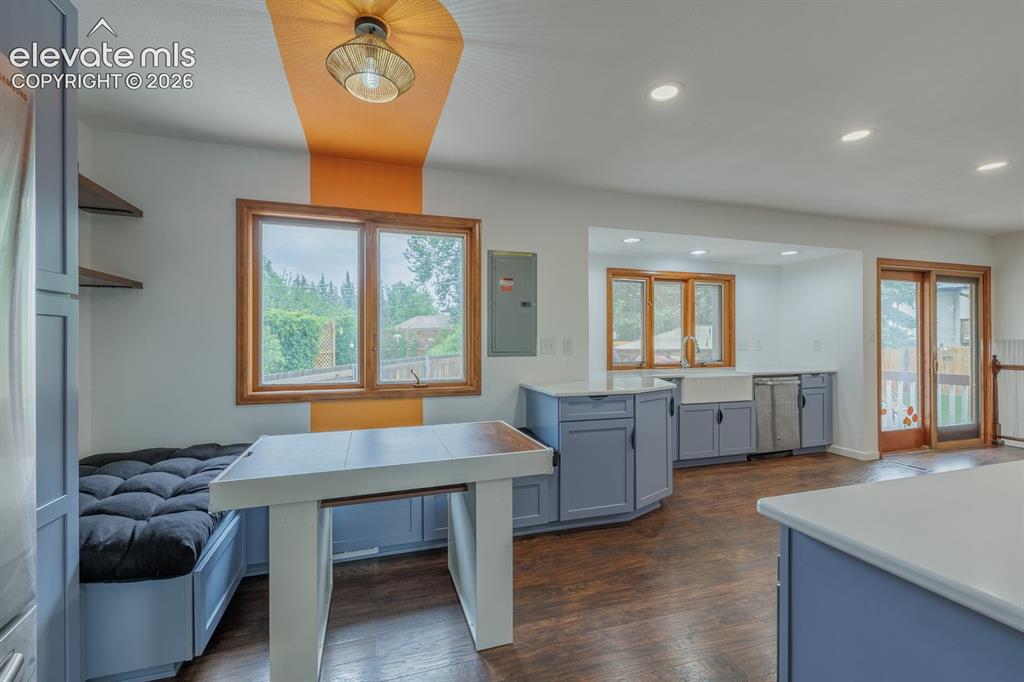 Image 13 of 41: Kitchen