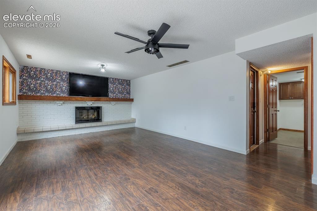 Image 19 of 41: Family Room