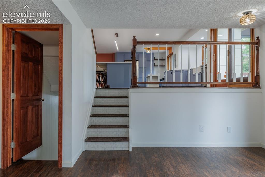 Image 22 of 41: Family Room