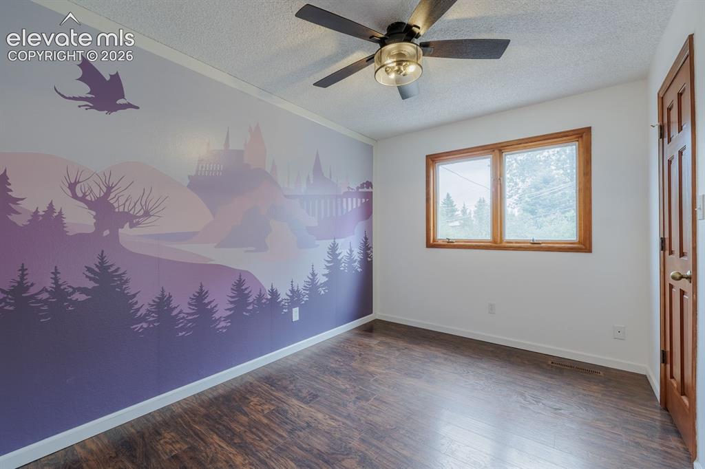 Image 24 of 41: Upstairs Bedroom