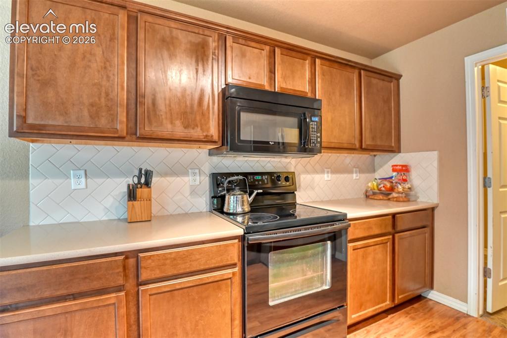 Image 10 of 35: Kitchen