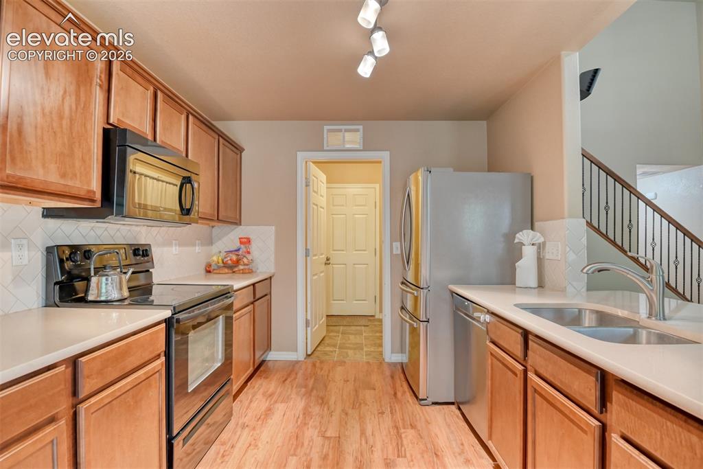 Image 12 of 35: Kitchen