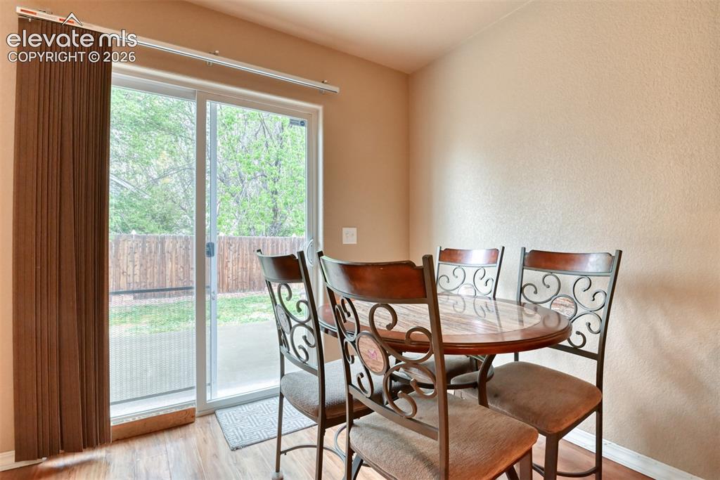 Image 14 of 35: Dining Area
