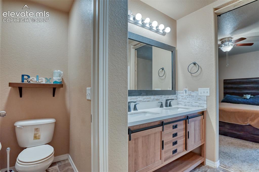 Image 19 of 35: Bathroom
