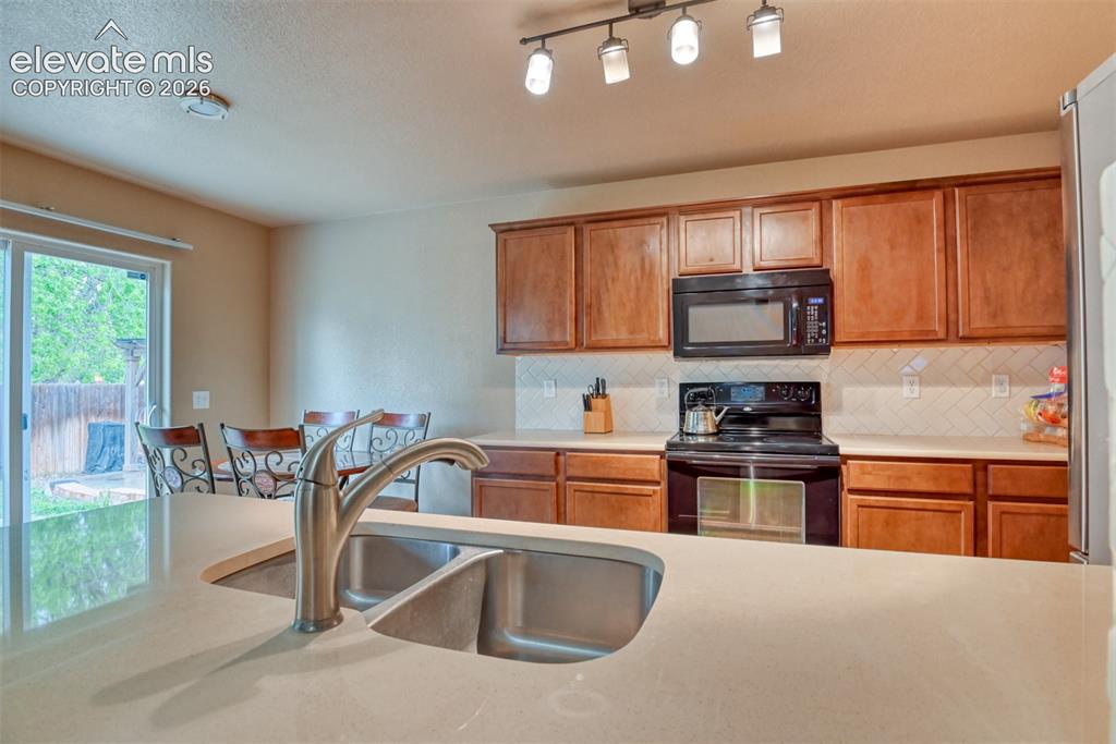 Image 7 of 35: Kitchen