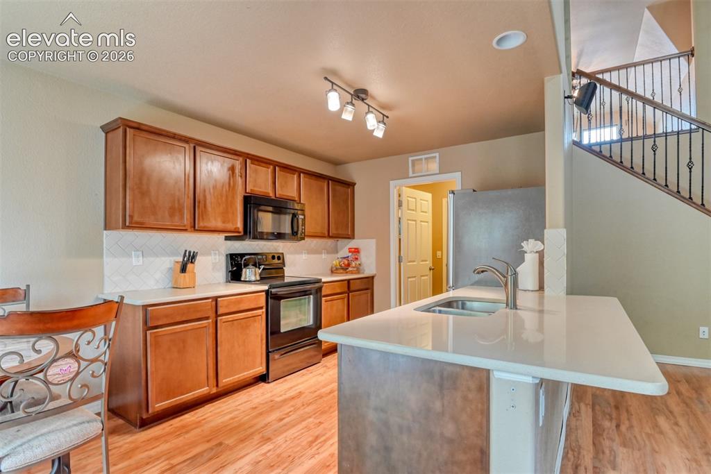 Image 8 of 35: Kitchen