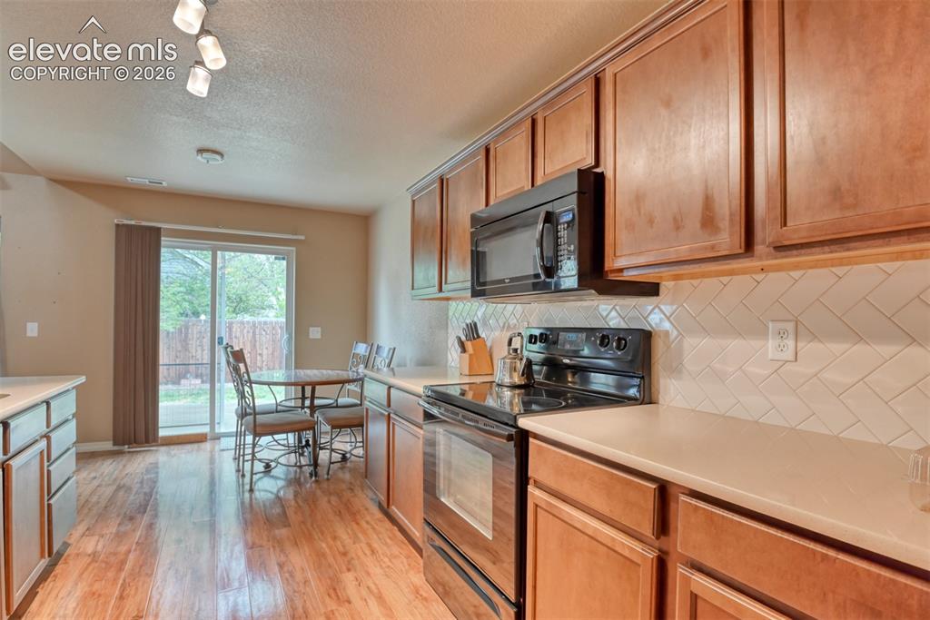 Image 9 of 35: Kitchen