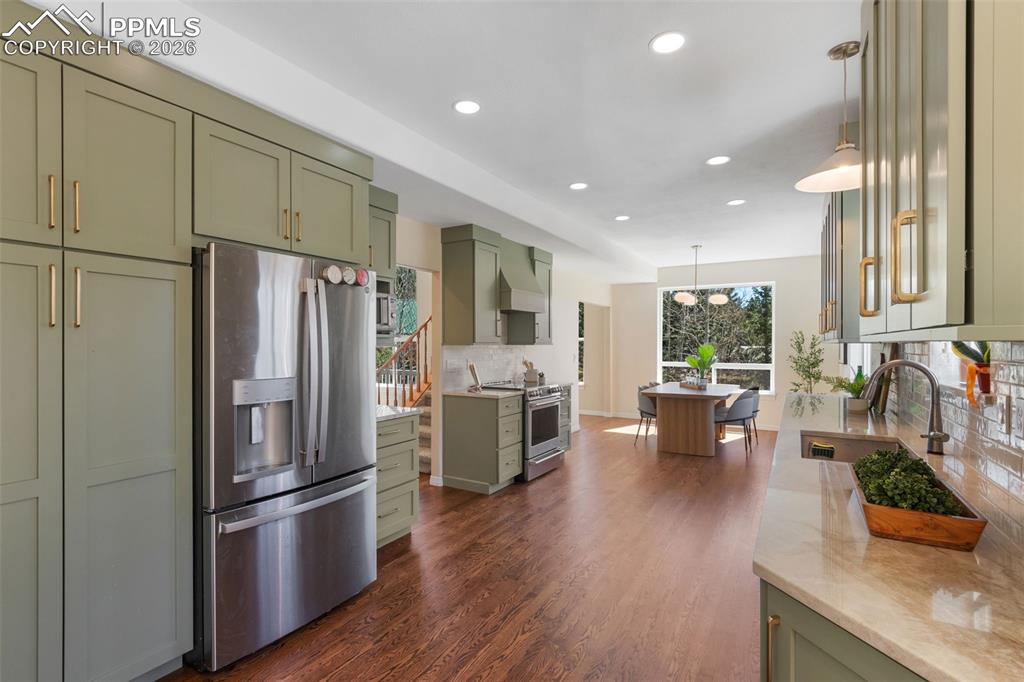 Image 10 of 38: Kitchen