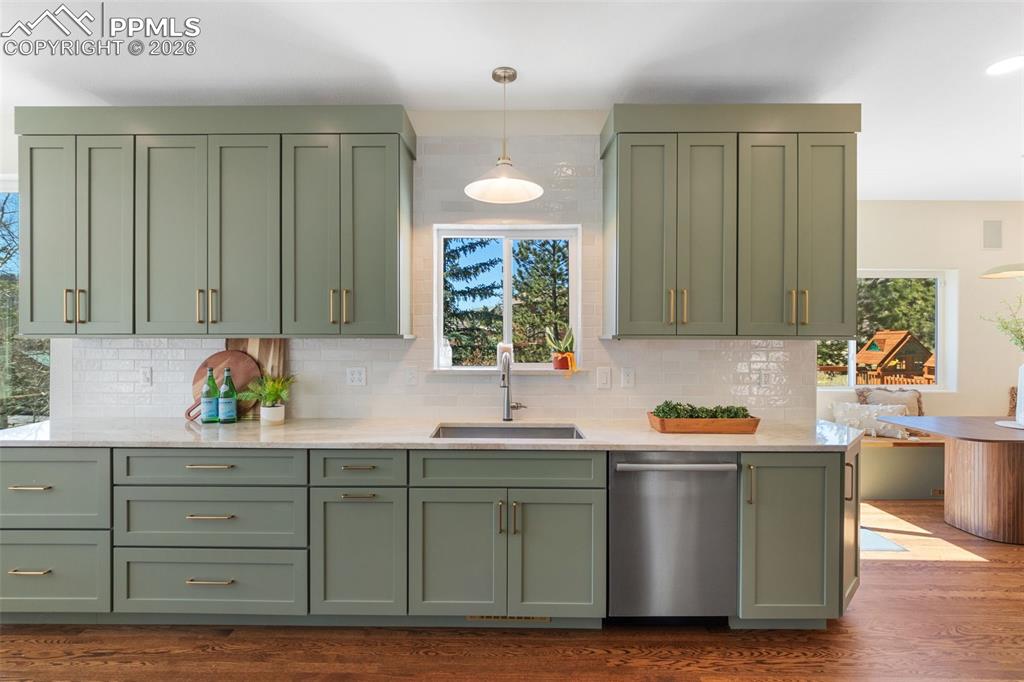 Image 12 of 38: Kitchen