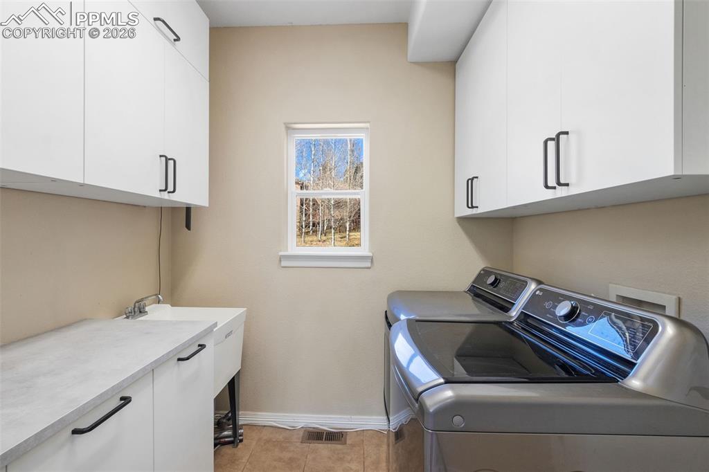 Image 16 of 38: Laundry