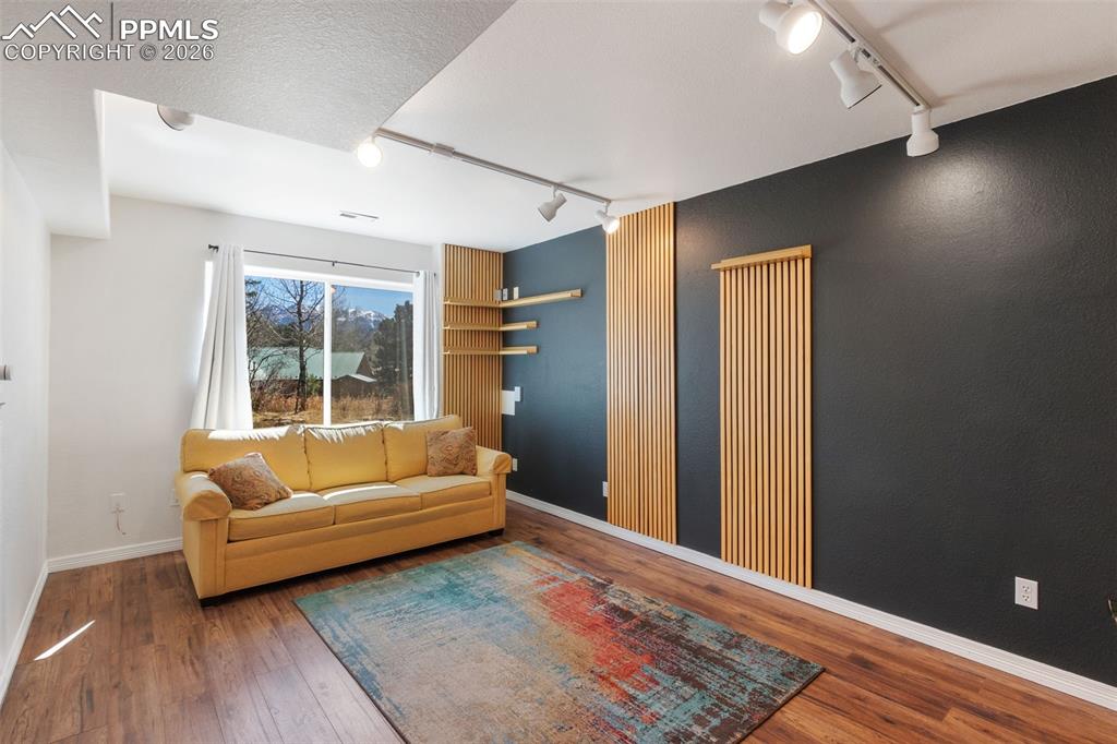 Image 27 of 38: Living Room