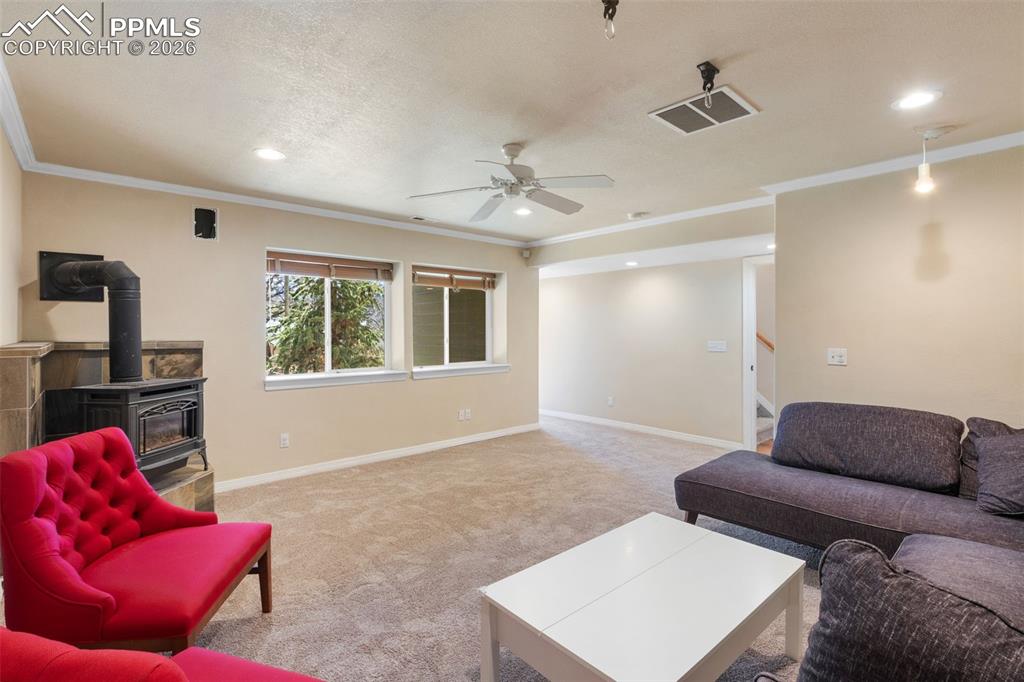 Image 29 of 38: Living Room