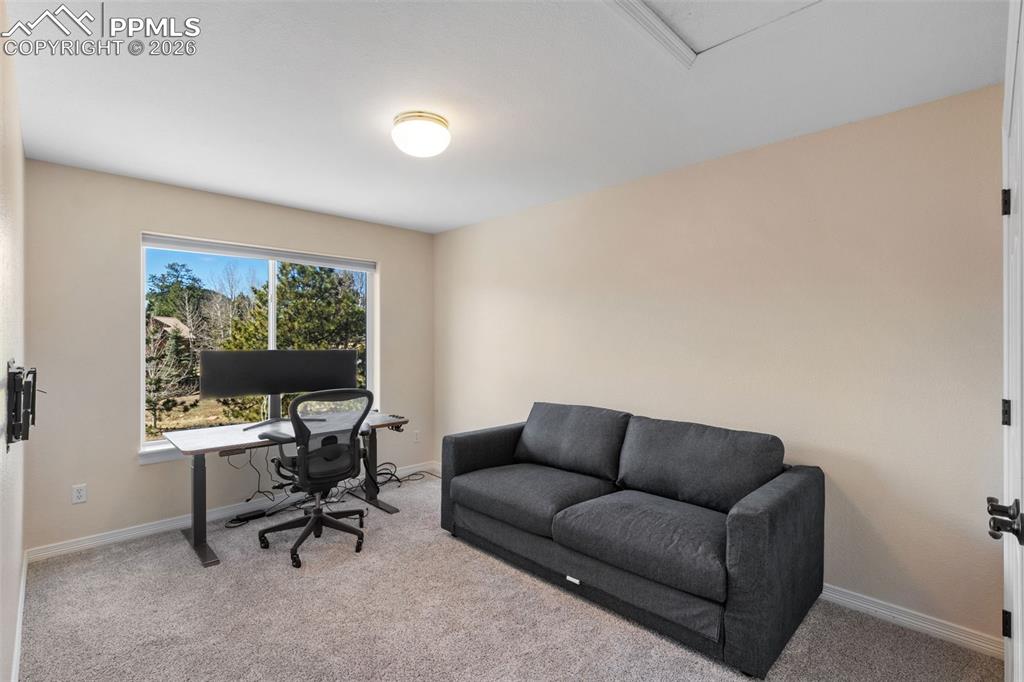 Image 33 of 38: Office