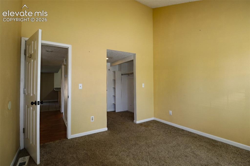 Image 16 of 31: Bedroom