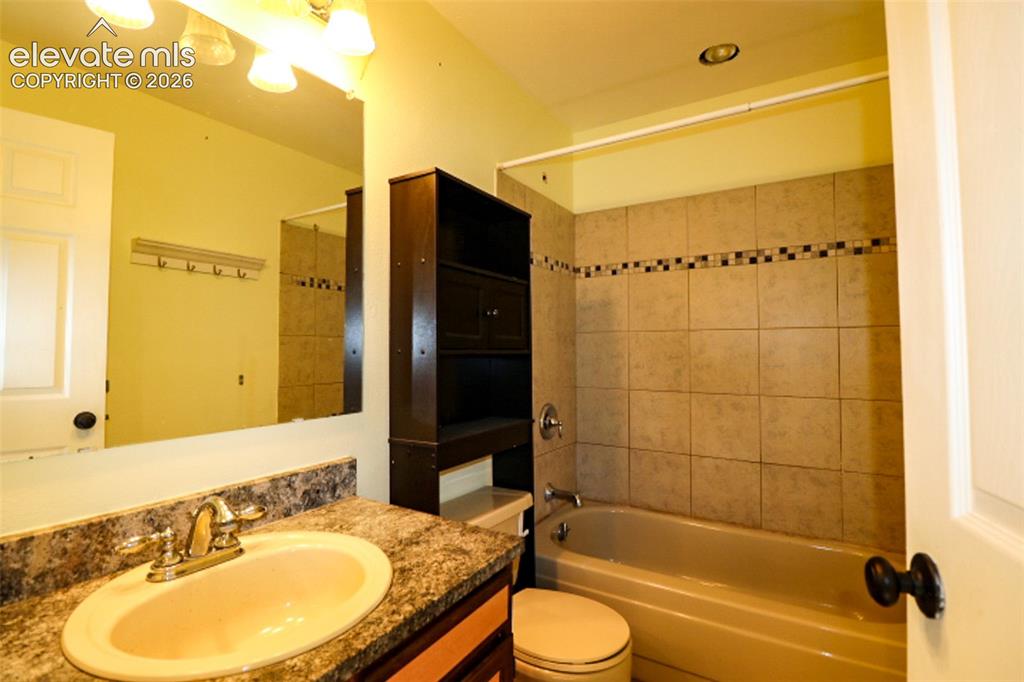 Image 27 of 31: Bathroom