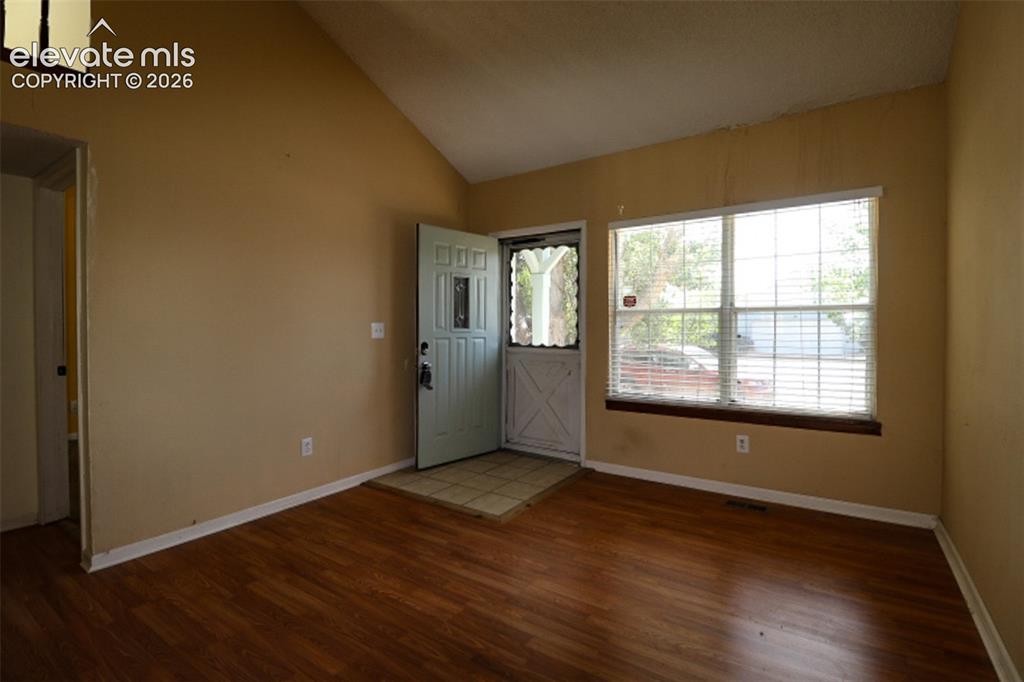 Image 8 of 31: Entry