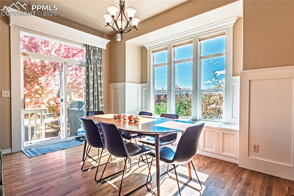 Image 17 of 47: Dining Area