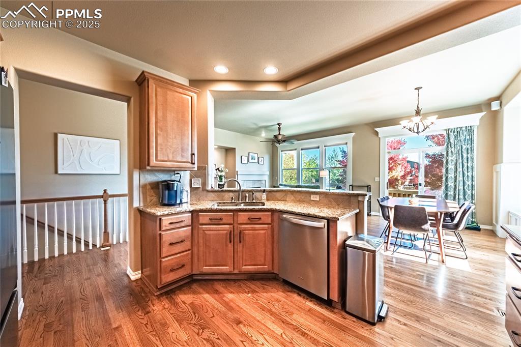 Image 22 of 47: Kitchen