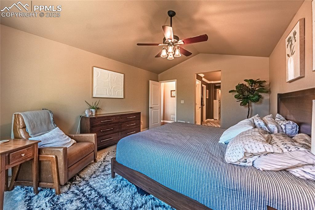 Image 26 of 47: Bedroom