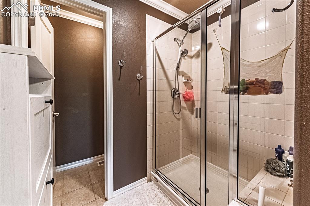 Image 30 of 47: Bathroom