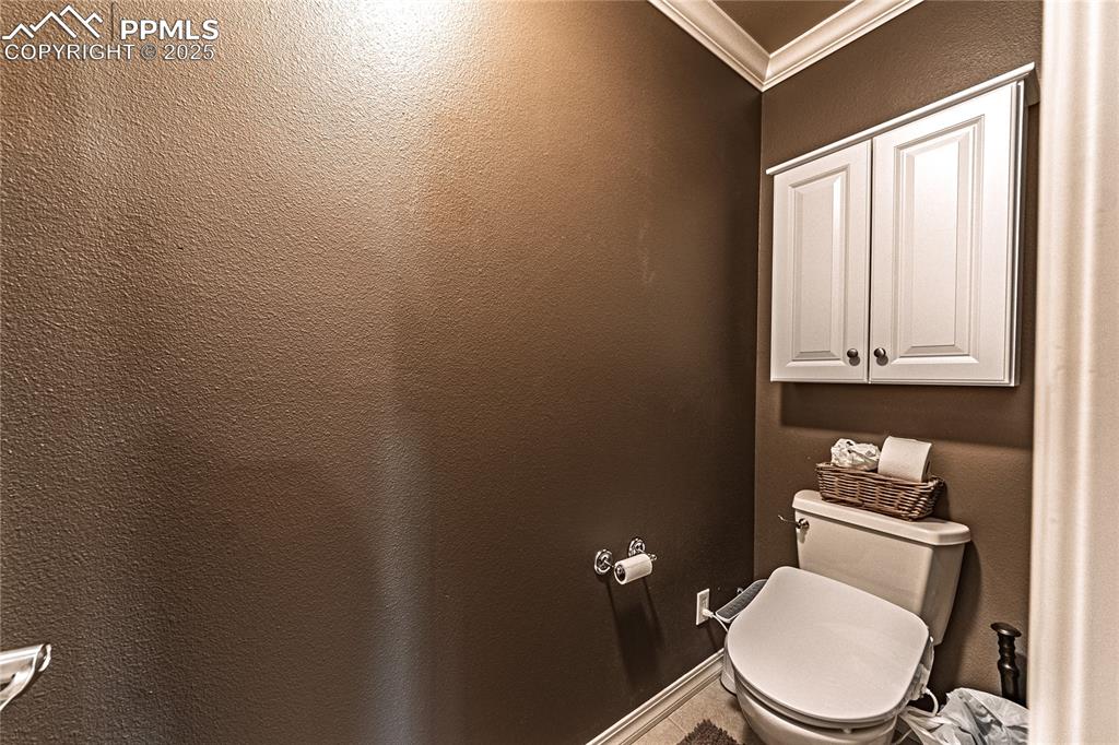 Image 31 of 47: Bathroom