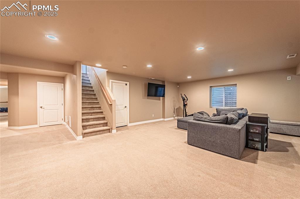 Image 33 of 47: Living Room