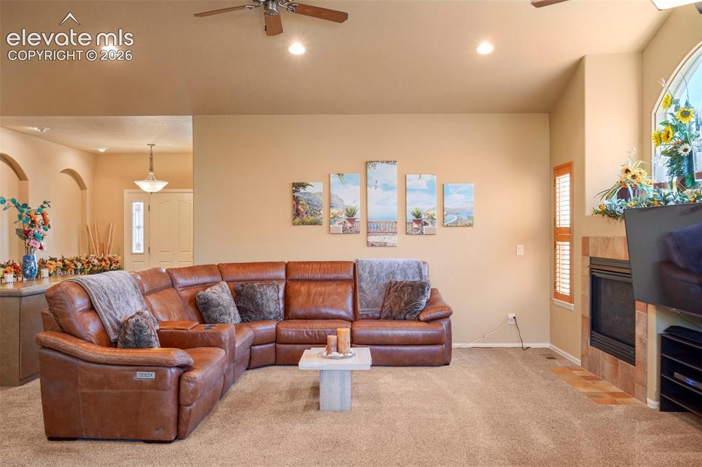 Image 12 of 36: Spacious living room with plenty of room for all your furnishings