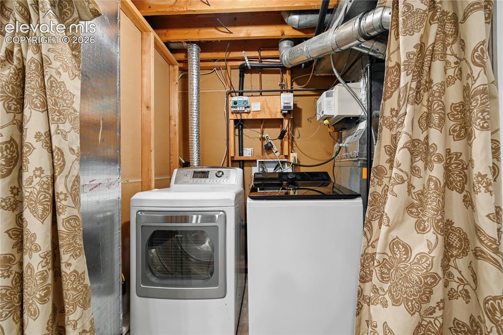 Image 28 of 48: Laundry Space
