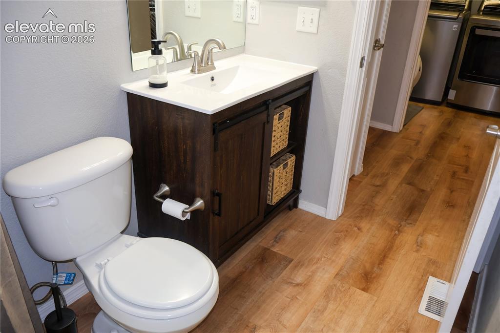 Image 19 of 27: 2nd Bathroom