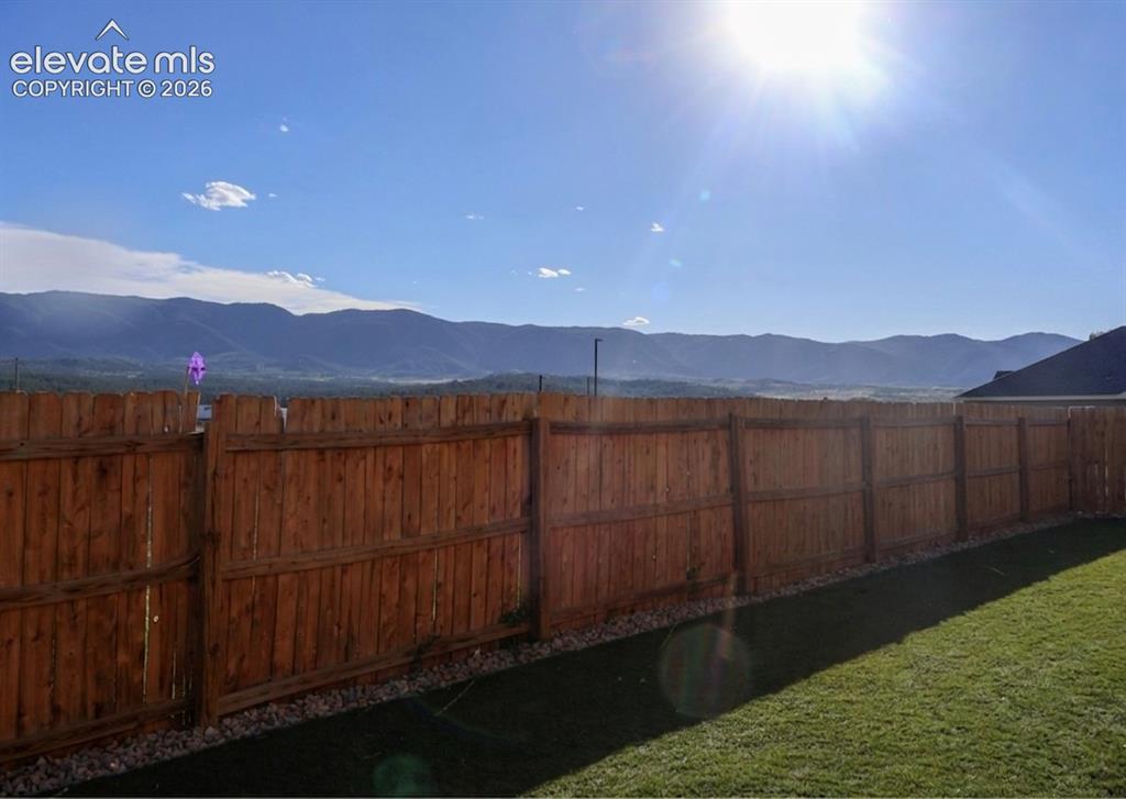Image 23 of 27: Yard
