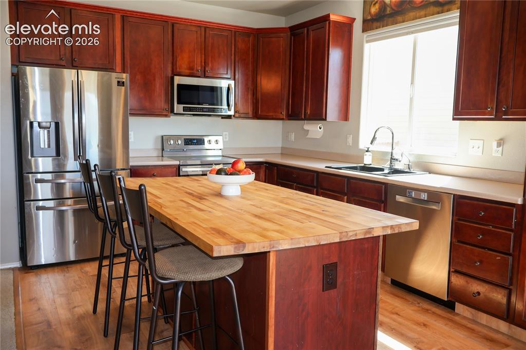 Image 6 of 27: Kitchen