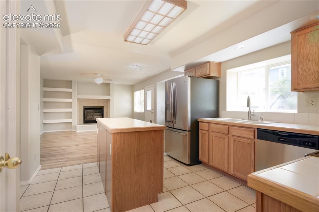 Image 2 of 36: Kitchen